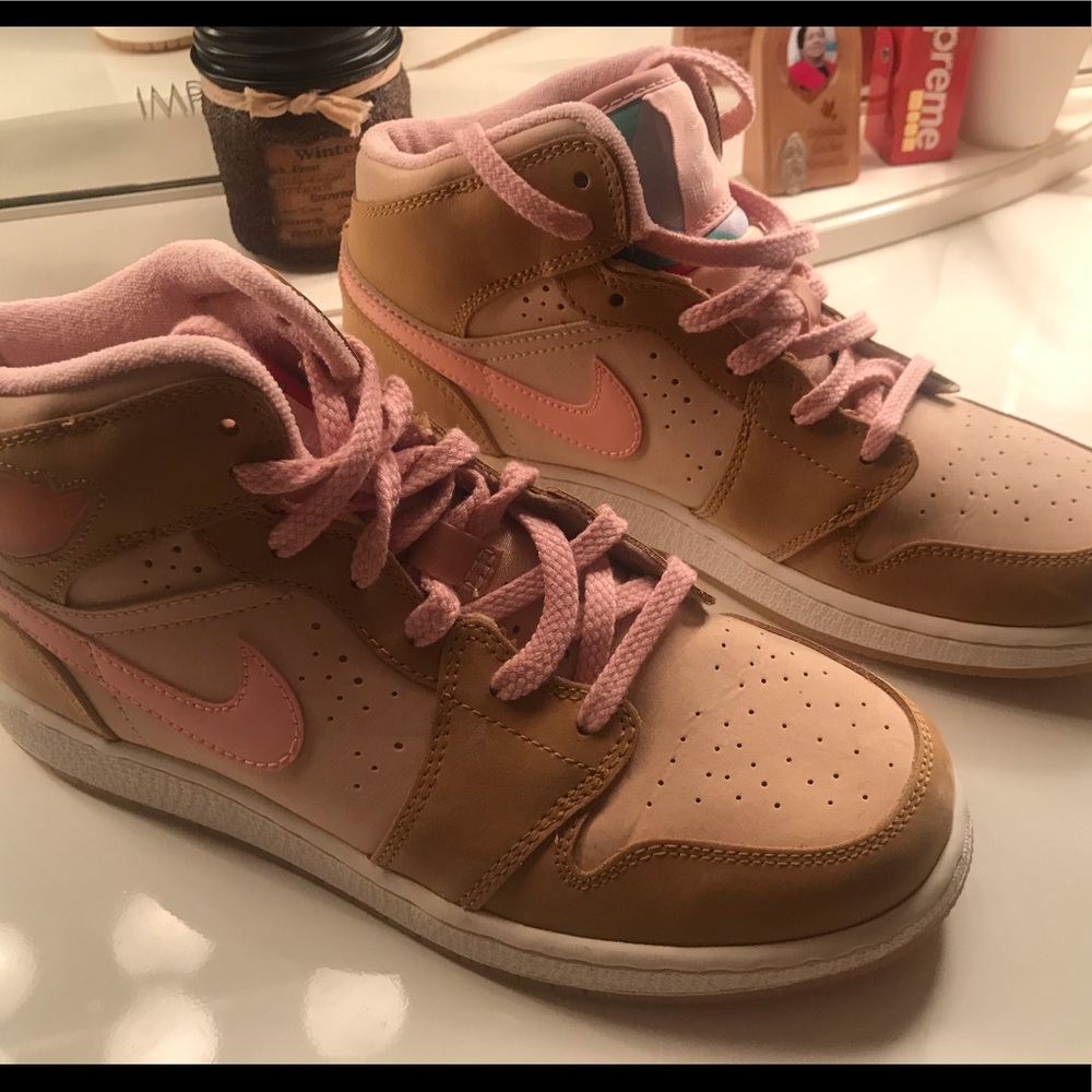 JORDAN 1 RETRO MID GS “LOLA BUNNY”